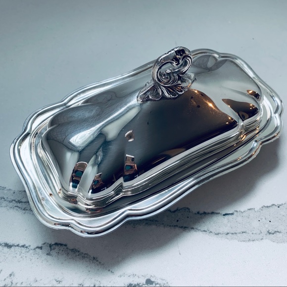 FB Rogers Silver Co Lidded Butter Dish - Picture 9 of 10